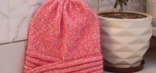 Easy Twisted Rib Beanie Knitting Pattern for Women – A Step-by-Step Beginner Tutorial.